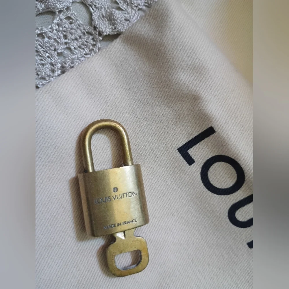 Authentic Louis Vuitton Lock & Key # 310 - Picture 11 of 11